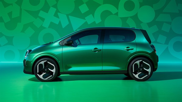 Bočni prikaz vozila Renault Twingo E-Tech electric s pet vrata u zelenoj boji