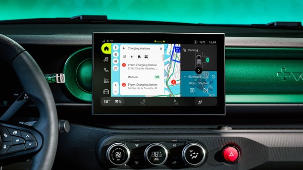 Zaslon openR link sustava s prikazom Google Maps u vozilu Renault Twingo E-Tech electric