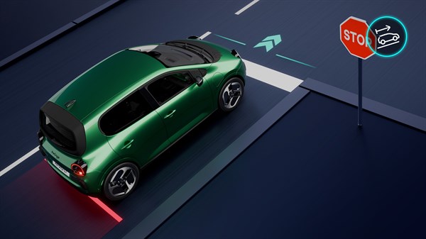 Vozilo Renault Twingo E-Tech electric zaustavljeno na uzbrdici uz aktiviranu pomoć pri kretanju na uzbrdici