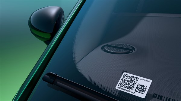 QR kod QRescue na vjetrobranskom staklu vozila Renault Twingo E-Tech electric