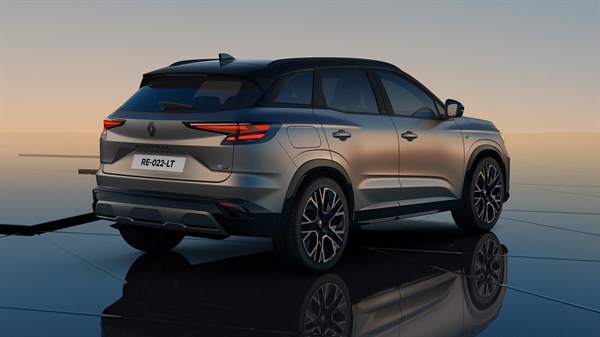 Pogled odozgo na vozilo Austral full hybrid E-Tech iz stražnjeg kuta.