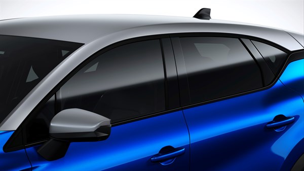 Vozilo u boji plave Iron & sive Highland, prikazano sa strane s naglaskom na boje.