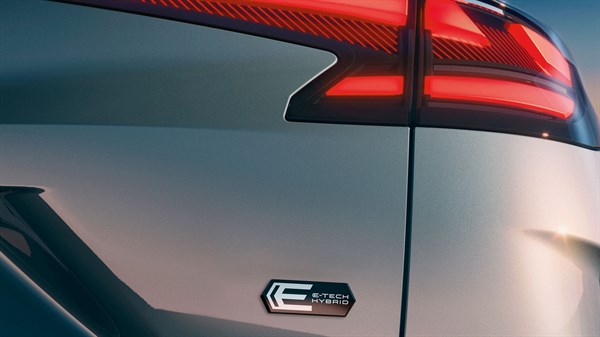 Detalj stražnjeg LED svjetla vozila Espace