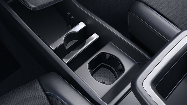 Pregrada središnje konzole s držačem za čašu u vozilu Renault Megane.