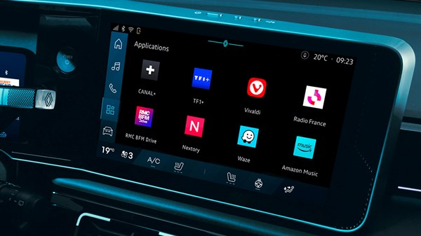 Izbornik aplikacija na zaslonu Renault 4 E-Tech electric vozila