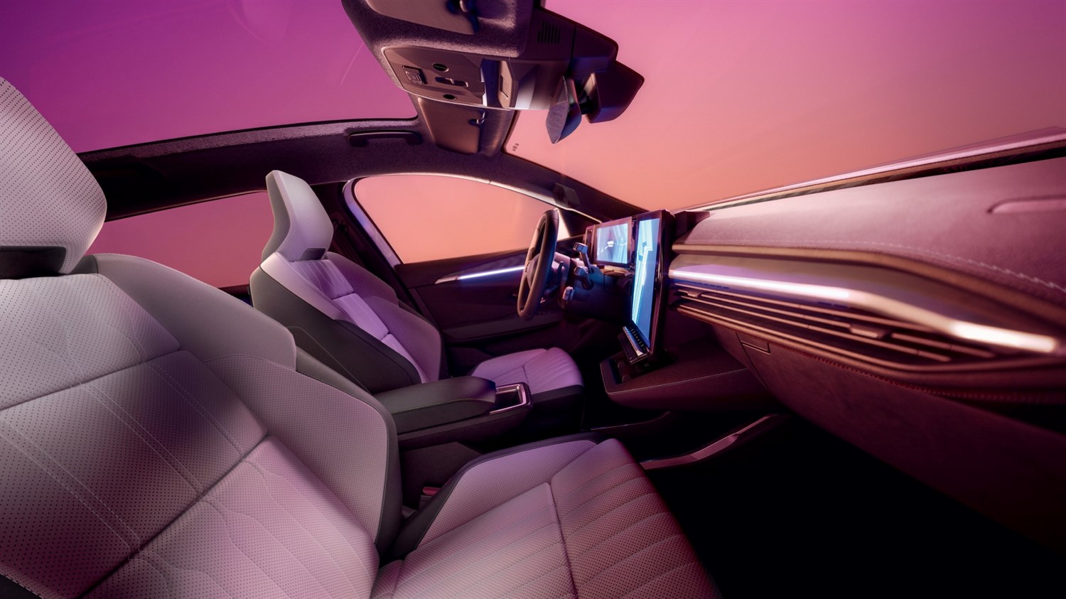 Interijer vozila Renault Scenic snimljen iz stražnjeg dijela, s pogledom na prednja sjedala, upravljač, digitalne zaslone i panoramski krov.