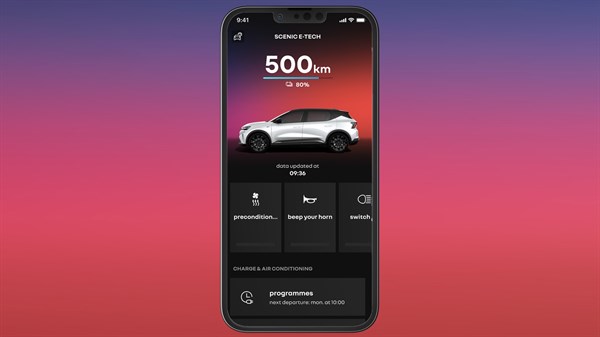 Aplikacija za upravljanje vozilom Renault Scenic E-Tech na pametnom telefonu, s prikazom dosega, razine baterije i funkcija punjenja i klimatizacije.
