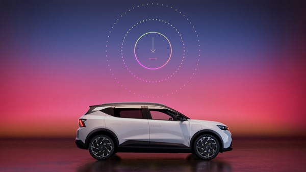 Renault Scenic E-Tech prikazan iz bočnog profila uz grafički prikaz zvučnih valova iznad vozila.