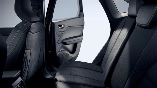 Stražnja sjedala Renault Symbioz full hybrid E-Tech s elegantnim zaštitnim presvlakama za sjedala

