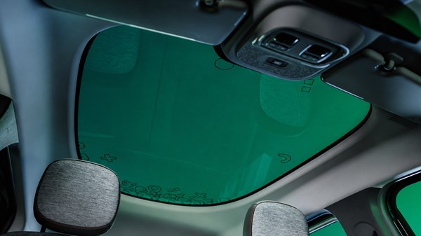 Panoramski stakleni krov vozila Renault Twingo s abecednim potpisom.