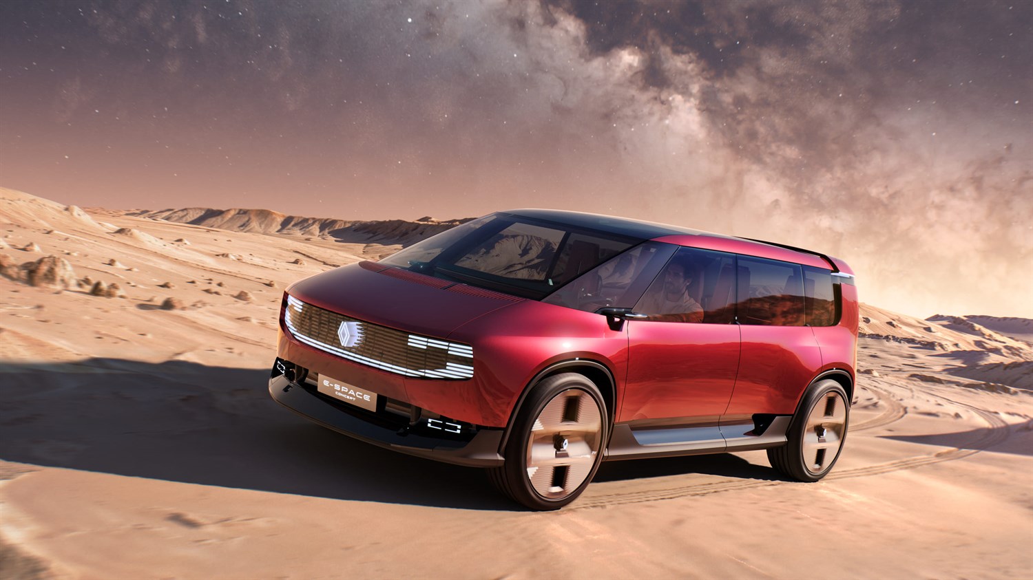Konceptno vozilo Renault Espace Concept u crvenoj boji u pustinjskom krajoliku.