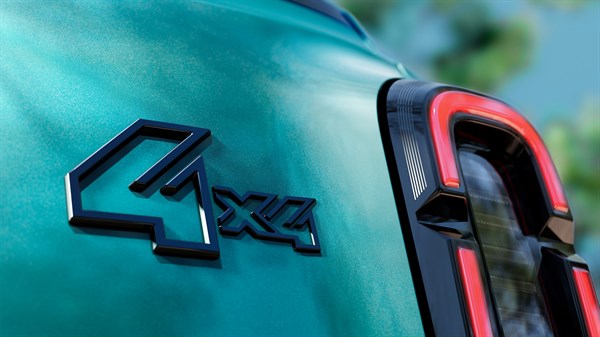 Detalj stražnjeg dijela vozila Renault 4 JP4x4 Concept s 4x4 oznakom i stražnjim svjetlom.