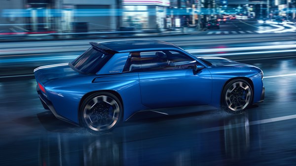 Renault 8 Gordini Concept u vožnji, pogled s bočne strane.