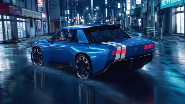 Renault 8 Gordini Concept u vožnji s 19-inčnim prednjim i 20-inčnim stražnjim kotačima.