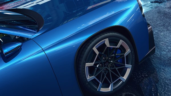 Detalj četvrtastog luka kotača i naplatka vozila Renault 8 Gordini Concept.