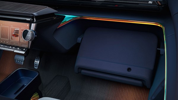 detalj pretinca za rukavice u konceptnom vozilu Renault R-Space Lab koji se može pretvoriti u držač za tablet ili oslonac za noge