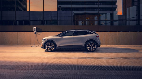 100 % električni Renault Megane E-Tech – punjenje